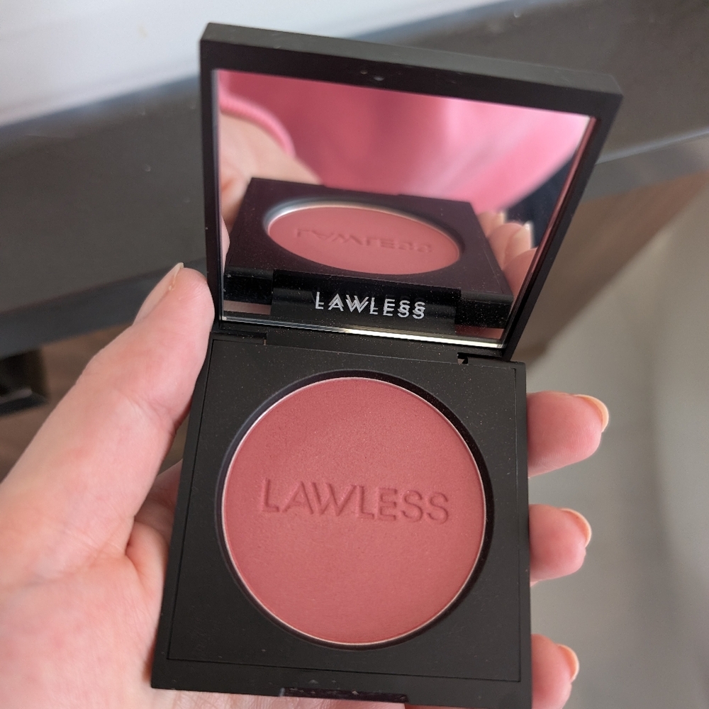 LAWLESS Make Me Blush Velvet Blush